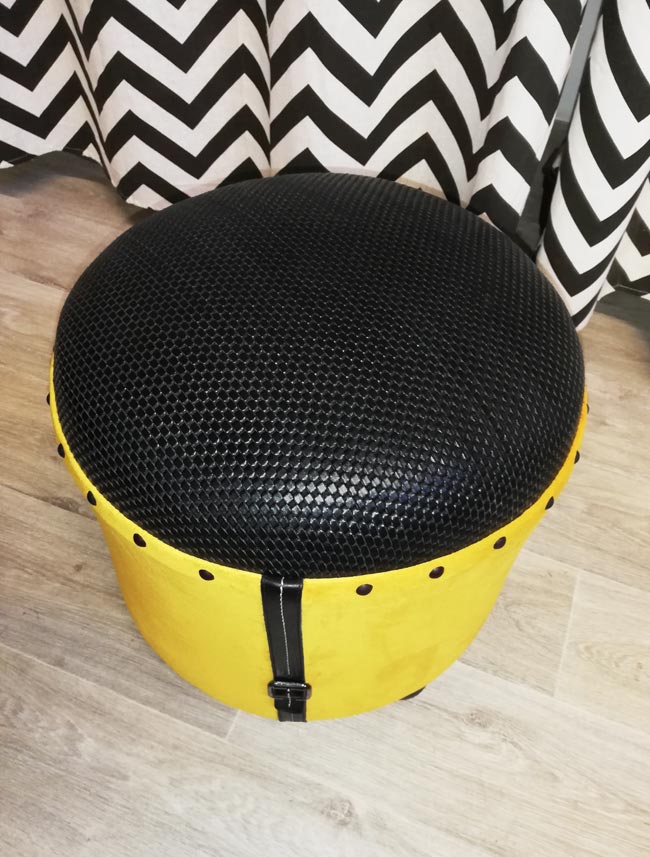 Pouf jaune et noir