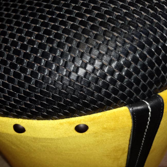 Pouf jaune et noir