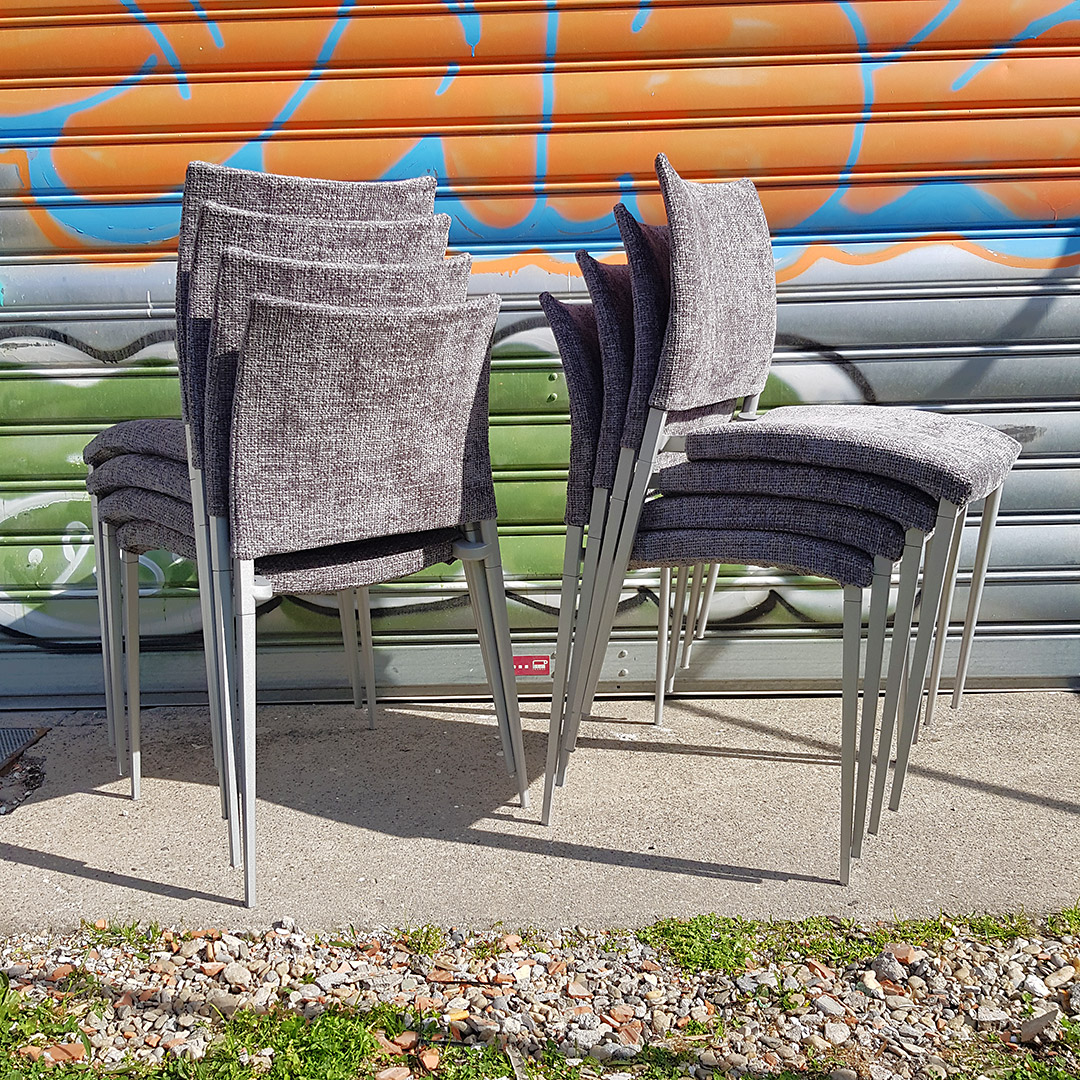 Vue des 8 chaises Zanotta, profils et dos