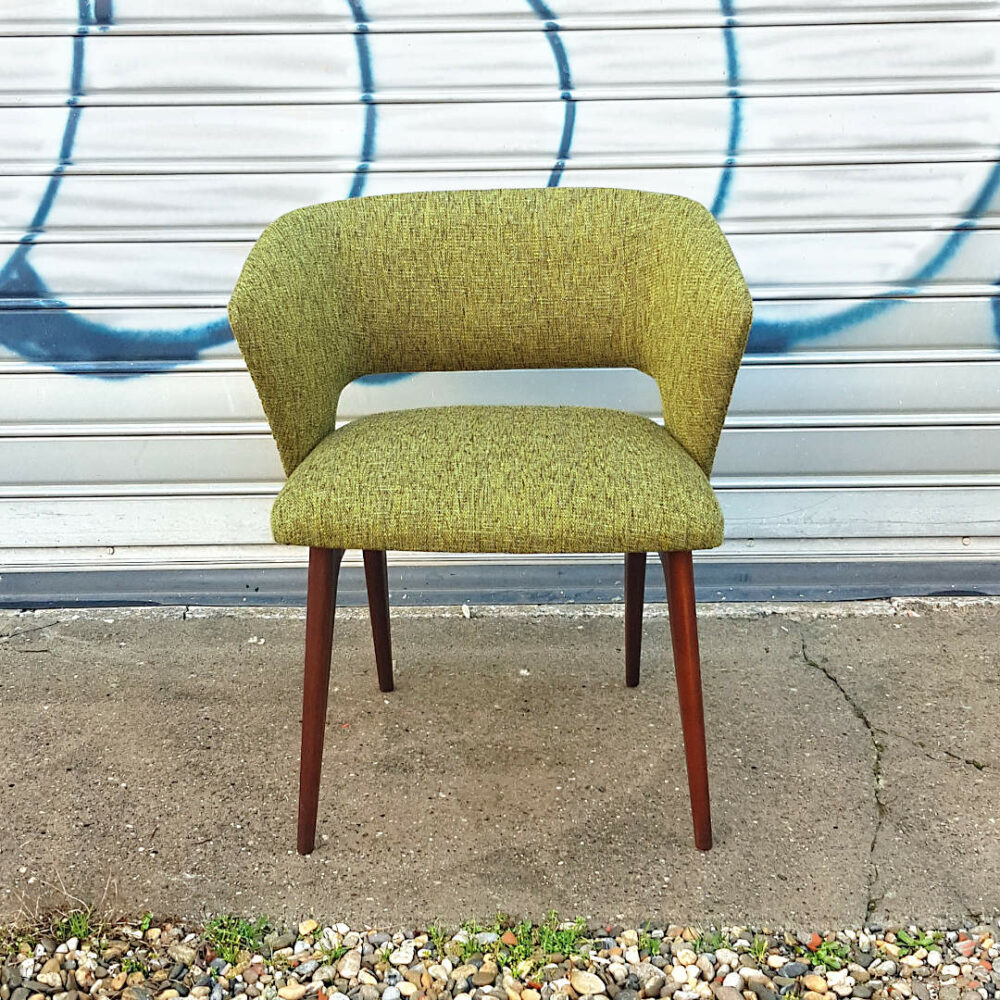 Chaise Michel Ducaroy 624, tissu vert, vue de face