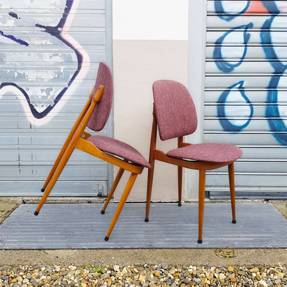 Groupe de 2 chaises Pégase vues de profile
